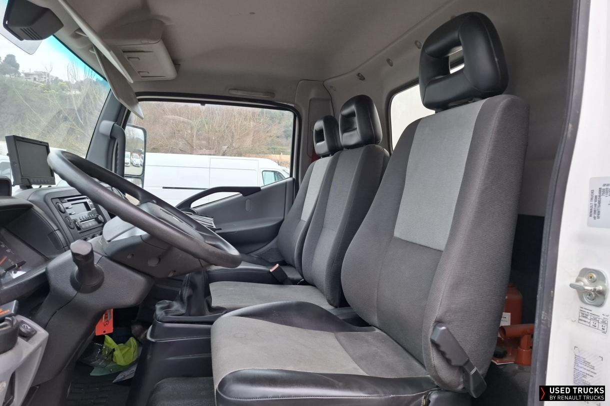 Renault Trucks D cab 2M 180