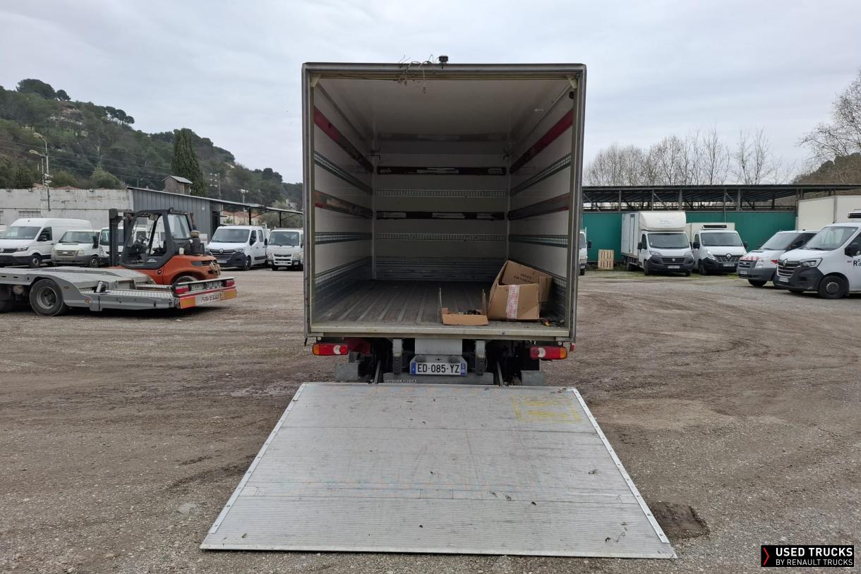 Renault Trucks D cab 2M 180