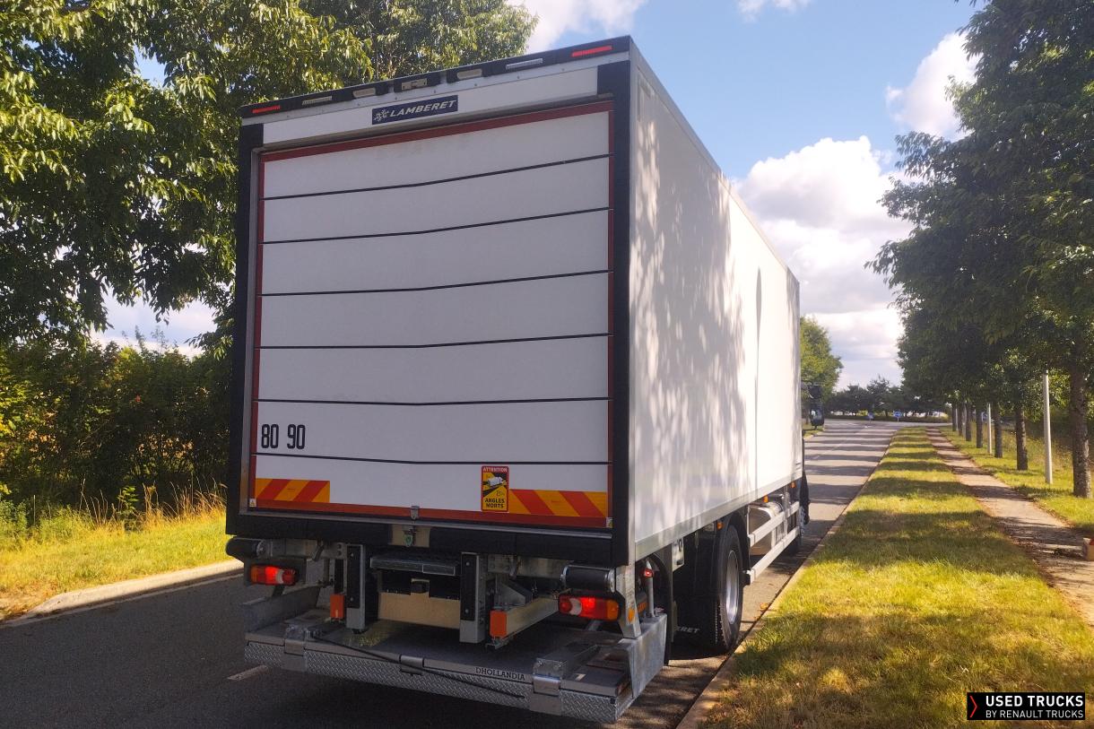 Renault Trucks D Wide 320