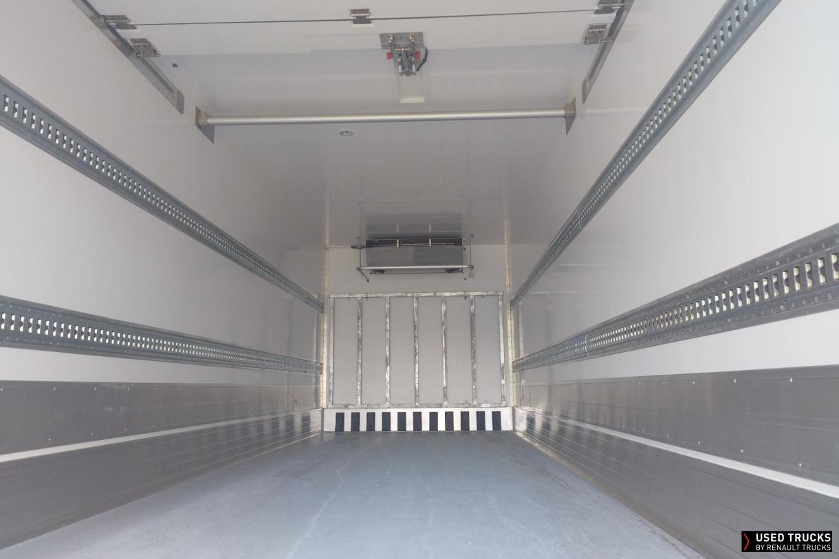 Renault Trucks D Wide 320