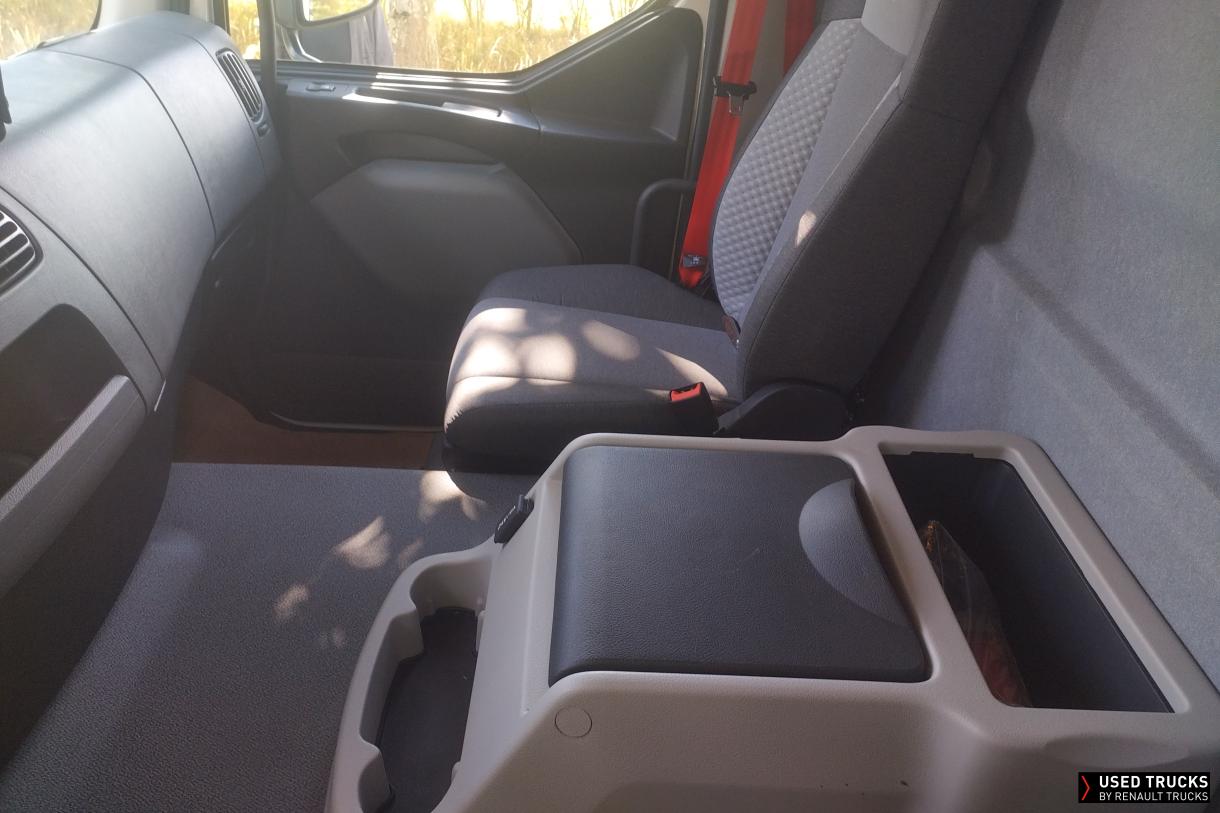 Renault Trucks D Wide 320