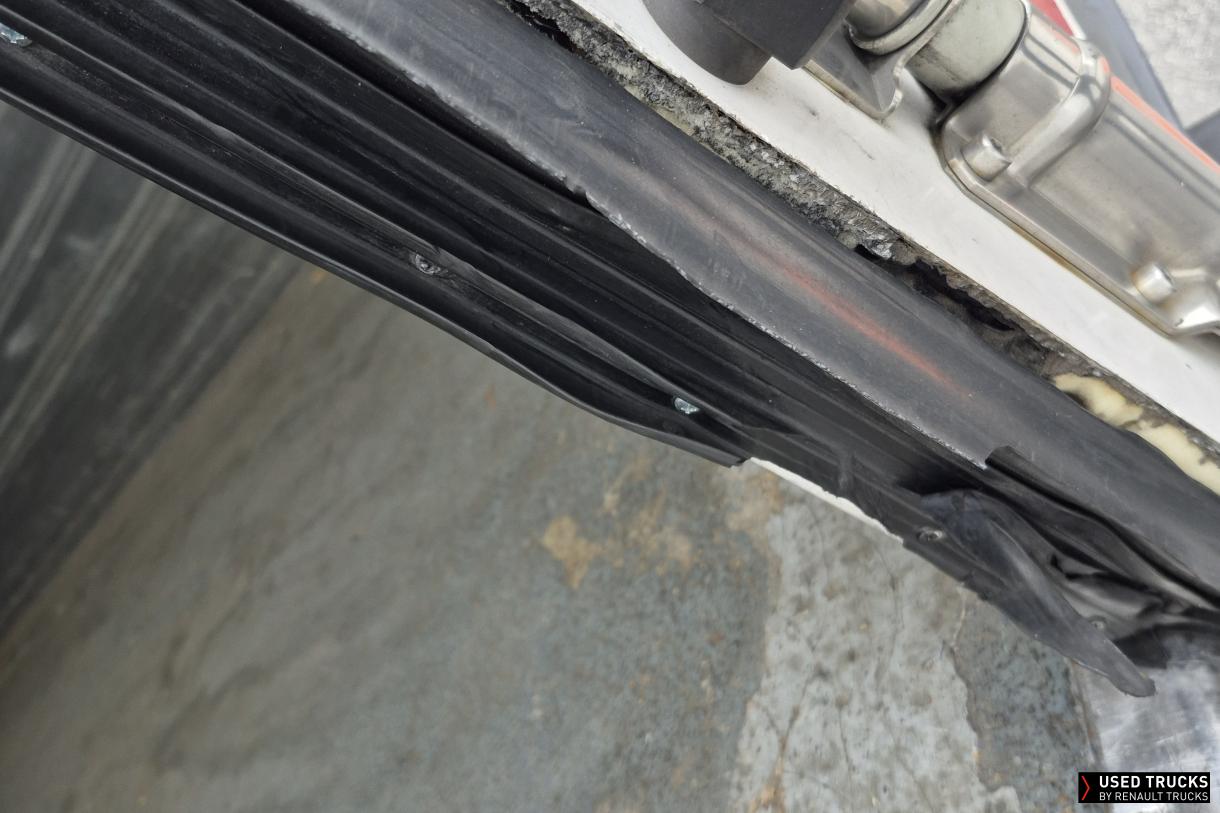 Renault Trucks D Wide 320