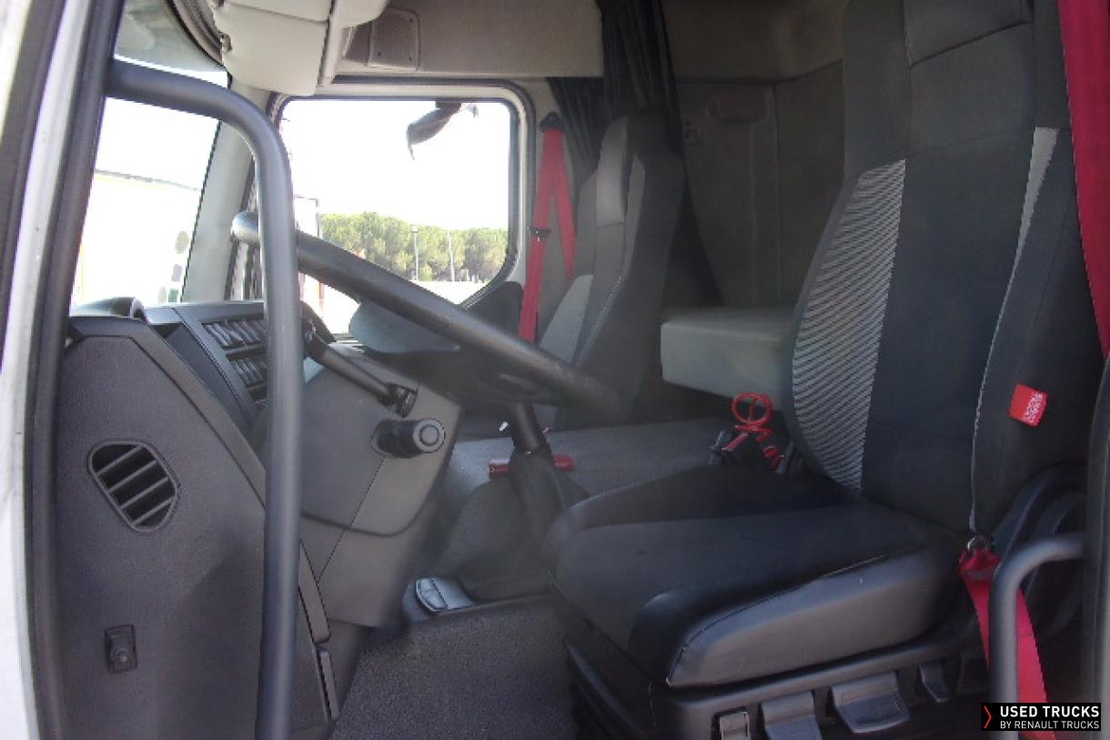 Renault Trucks D Wide 320