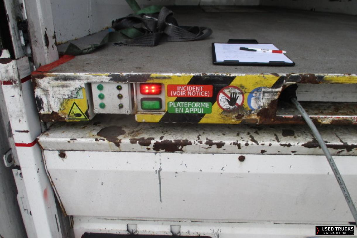 Renault Trucks D Wide 320