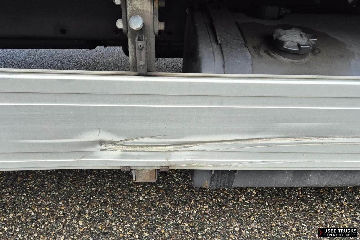 Renault Trucks D Wide 320